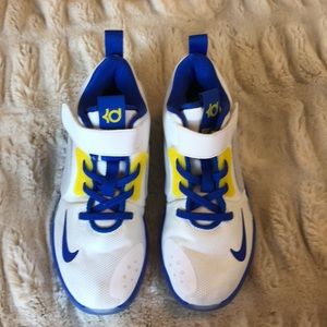 Nike Girls Basketball shoes